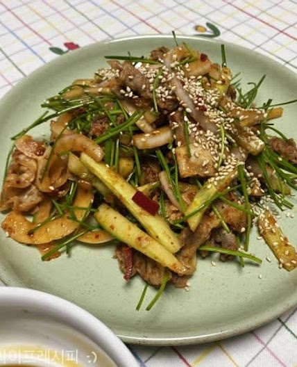 [대패삼겹살 요리] 영양부추무침을 더 맛있게 먹는 방법 삼겹살부추무침