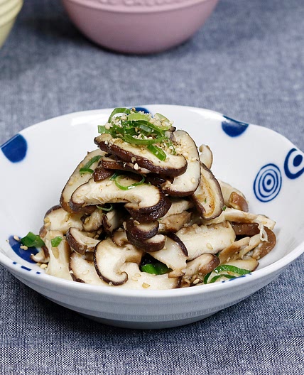 특별하게 넣은것이 없는데 맛있는 표고버섯볶음 레시피