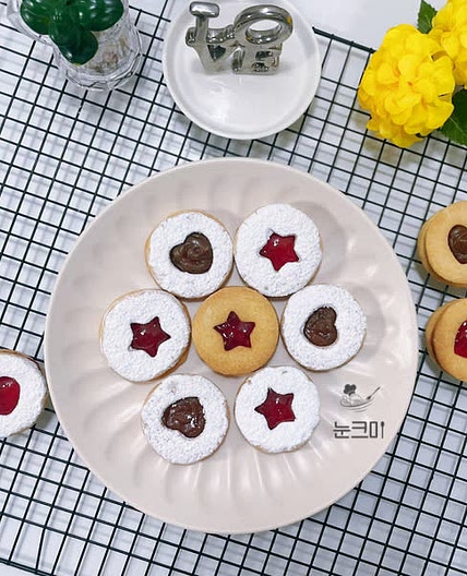 바삭하고 달콤한 딸기잼 쿠키 만드는 법