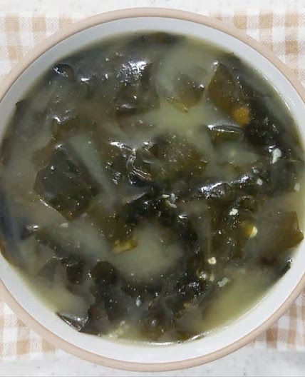 고기없는 미역국 콩가루 미역국 레시피