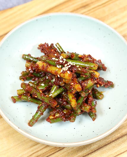 쉬운 밑반찬 마늘쫑무침 레시피