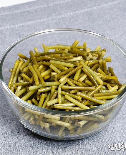 일년을 아삭하게 마늘쫑장아찌 만드는법 마늘쫑장아찌무침