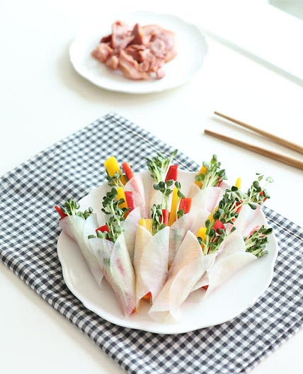 훈제오리무쌈말이 맛있는 반찬레시피에요