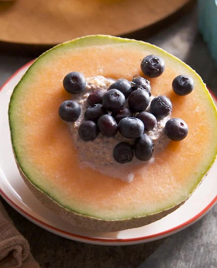 Cantaloupe hazelnut overnight oats