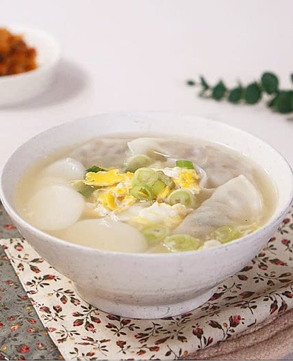 쉽게 만드는 떡만두국 레시피