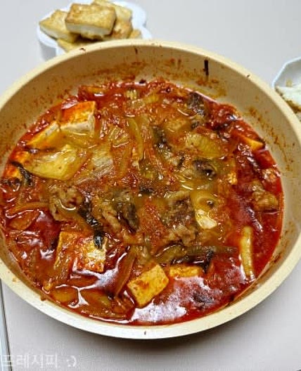 김치찌개 맛있게 끓이는법 고소하고 깊은 맛이 일품 차돌박이 김치찌개