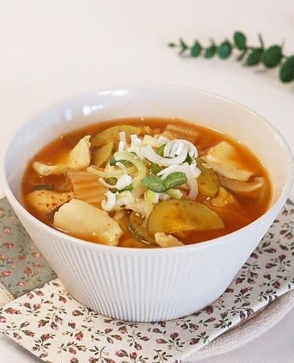 얼큰한 김치수제비 만드는 법