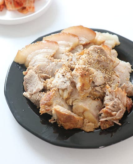 돼지고기 수육 삶는법 전기밥솥으로 해요