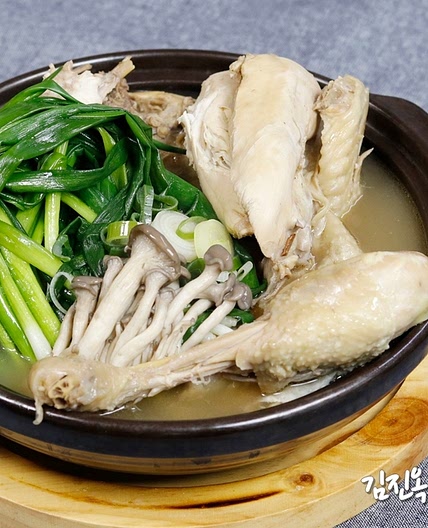 닭을 데쳐서 만든 토종닭백숙 레시피