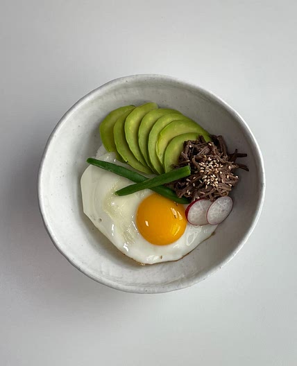 장조림 버터 아보카도 비빔밥