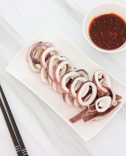 오징어 데치기 기본 요리 중에 하나에요