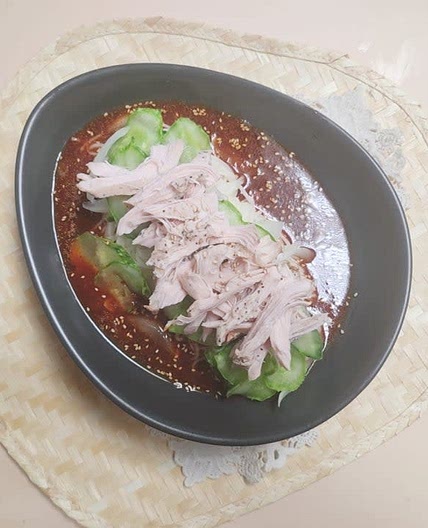 류수영 닭가슴살 오이 비빔국수
