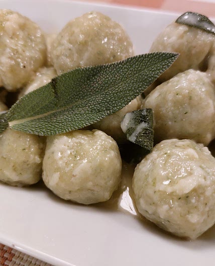Broccoli and ricotta gnocchi - Butter and sage sauce
