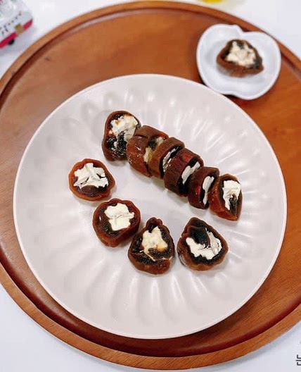 와인안주 겸 한식디저트 곶감치즈말이 만들기