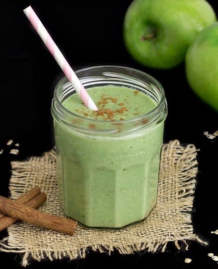 Green apple pie smoothie