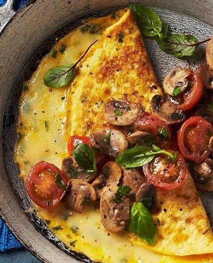 Mushroom and vasil onelette with smashed tomato