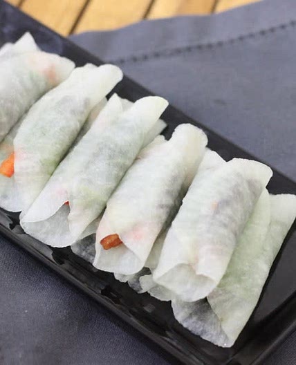 훈제오리고기 요리 무쌈말이가 맛있지