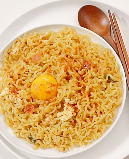 노른자 자박자박 라면