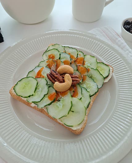 간단한 브런치 메뉴 크림치즈 오이토스트