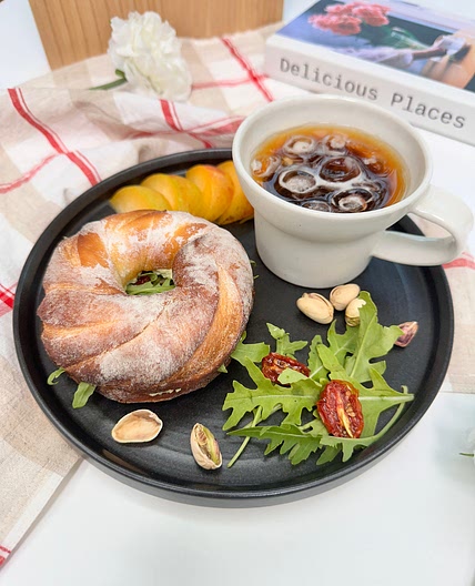 바질페스토 크림치즈 베이글 샌드위치