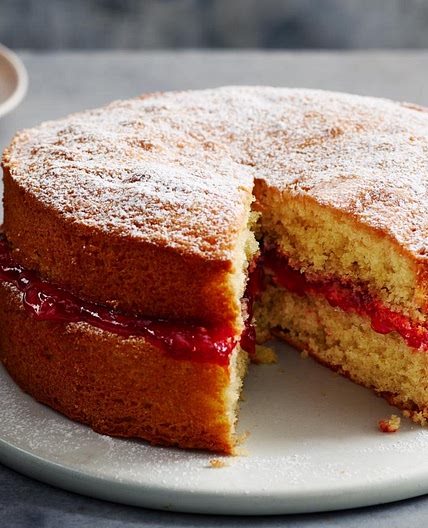 Mary Berry's easy Victoria sponge