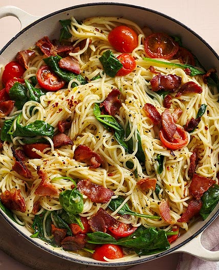 One-pot bacon, spinach and tomato pasta