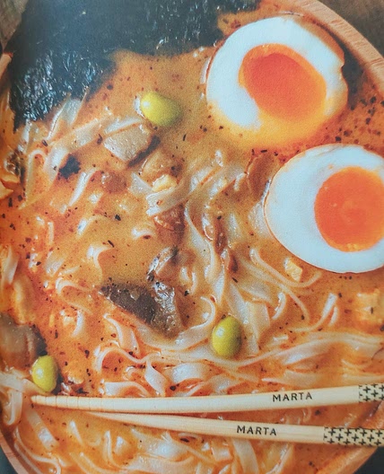 Curry ramen con noodles de arroz