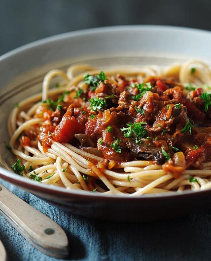 Healthy spaghetti bolognese