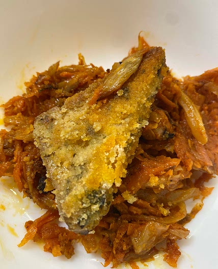 Tofu su morkomis ir pankoliu