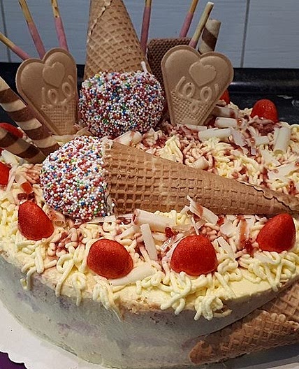 Erdbeer-Spaghettieis-Torte