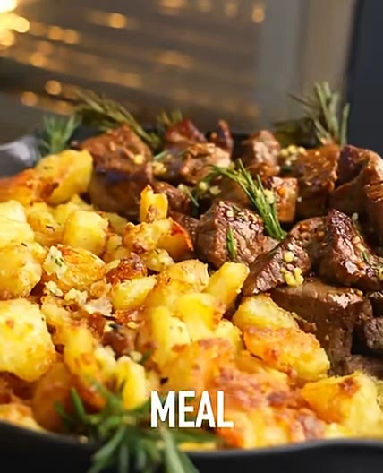 Garlic butter steak with potato