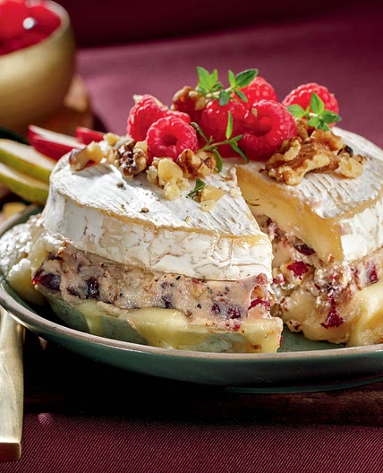 Brie farci aux canneberges et noix