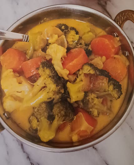 Weeknight Veggie Curry (coconut)