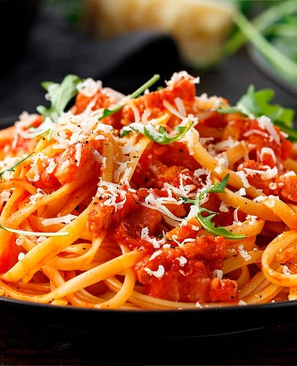 Espagueti con Pollo y Salsa de Tomate