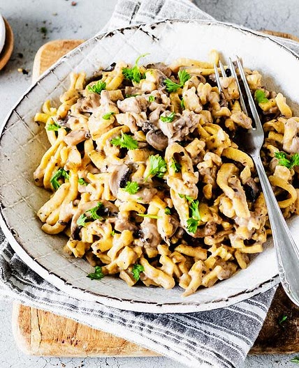 Spätzletopf mit Champignon-Rahmsoße (Thermomix)