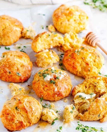 Cheddar Garlic Cornbread Biscuits