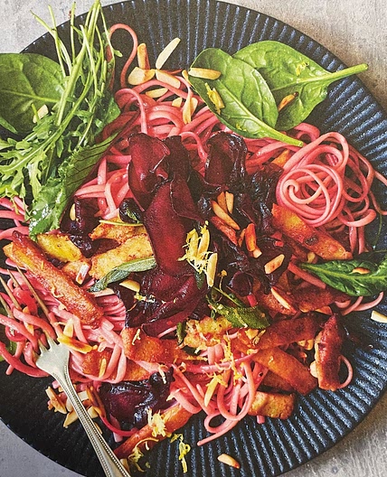 Linguine mit Roter Bete, Chunks und Salbei