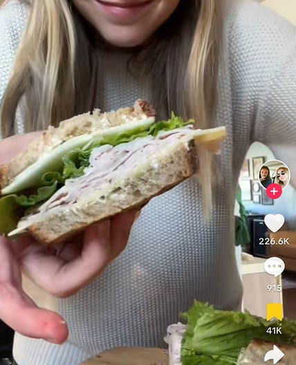 Turkey Apple Sandwich