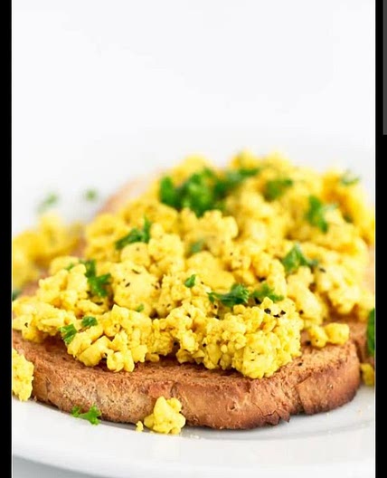 Scrambled tofu on toast