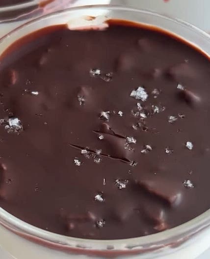 Chocolate shell strawberry yogurt bowl 