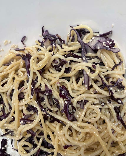 Spaghetti Sesame red cabbage salad