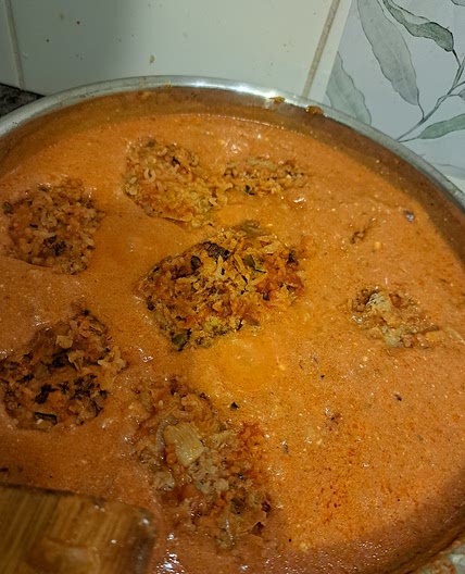 (Gołąbki) Polish MeatBalls in Creamy Tomato Sauce