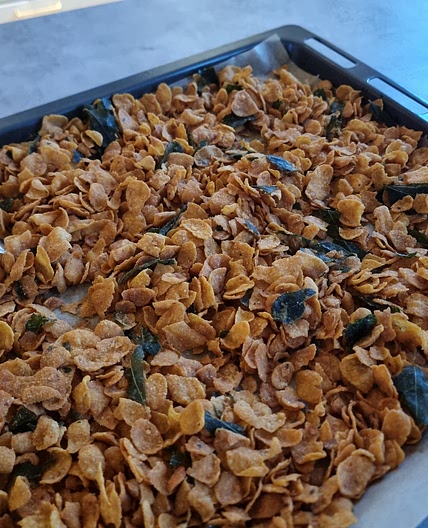Salted egg yolk cornflakes