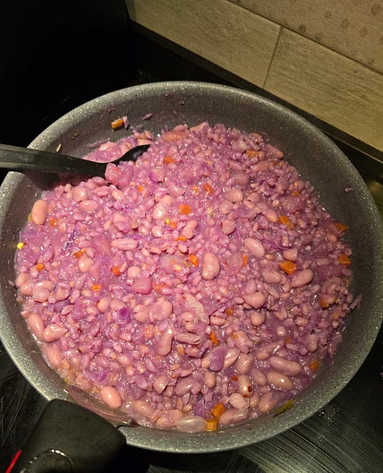 Zuppa cavolo rosso, cannellini e cereali