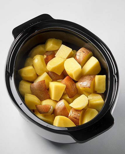 Put raw cubed russet potatoes in a slow cooker with these 3 ingredients. A cozy treat for winter nights