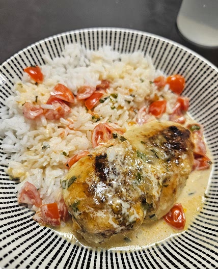 Mozzarella-Hähnchen in Basilikum-Sahne-Sauce