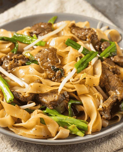 Chinese Stir-Fried Rice Noodles with Beef