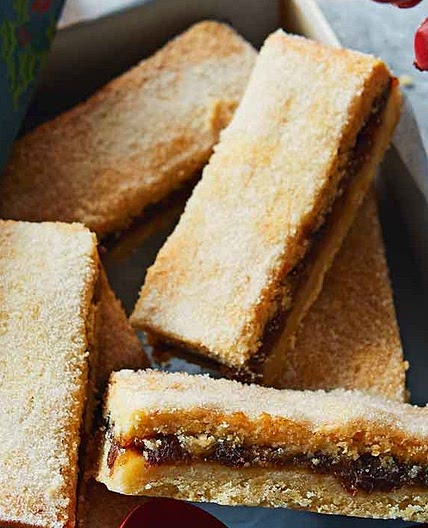 Mince pie shortbread bars