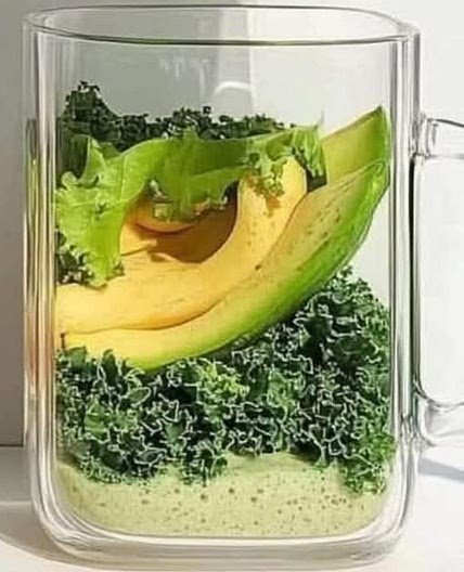 Green Avocado Kale Smoothie