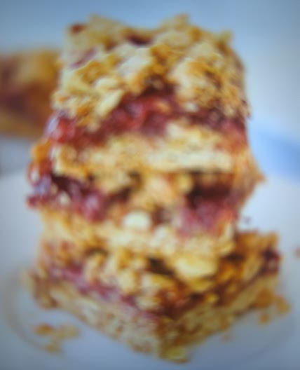 Healthy jam oatmeal bars